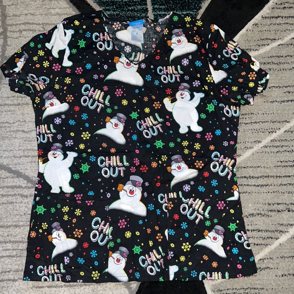 Frosty ⛄️✨holiday glitter print scrub top